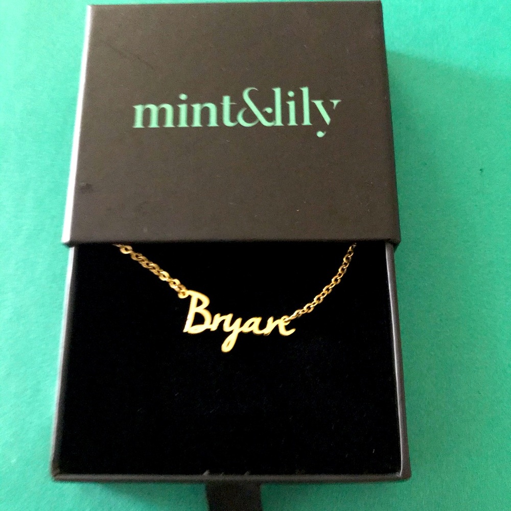 18k Gold Nameplate Necklace "Bryan" mint & lily